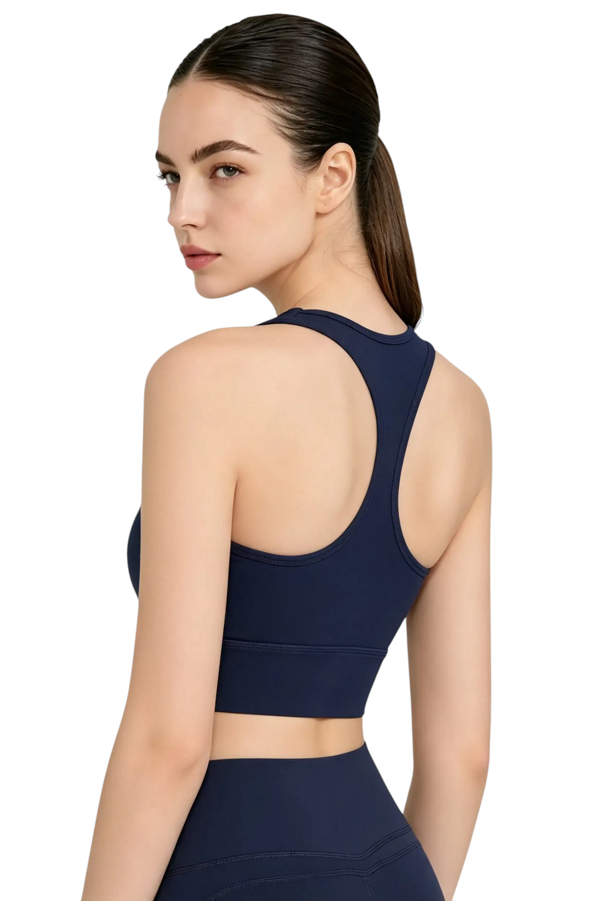 Modèle portant une brassière de sport bleu marine JOY-STYLE Active Sculpt avec dos nageur pour un maintien optimal
