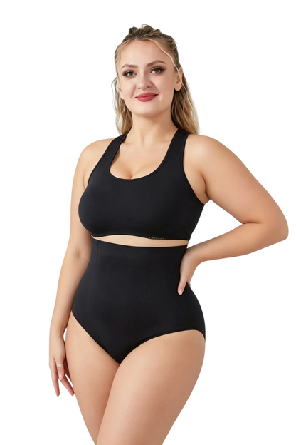 Modèle portant la culotte sculptante taille haute noire JOY-STYLE en nylon et spandex pour un maintien confortable